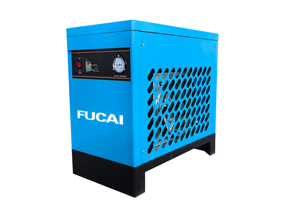 Refrigerated air dryer